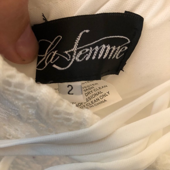 La Femme - 29939 Lace Scalloped V Neck Sheath Dress - Picture 11 of 11